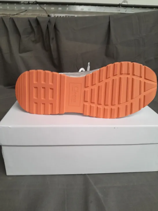 BOXED PAIR OF CLEENS ESSENTIAL RUNNER SIZE 10