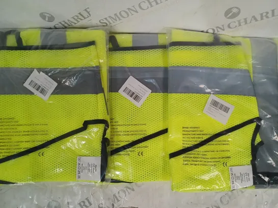 APPROXIMATELY 5 ASSORTED HI-VIS SAFETY VESTS IN VARIOUS SIZES