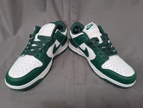 BOXED PAIR OF NIKE SHOES IN GREEN/WHITE UK SIZE 7