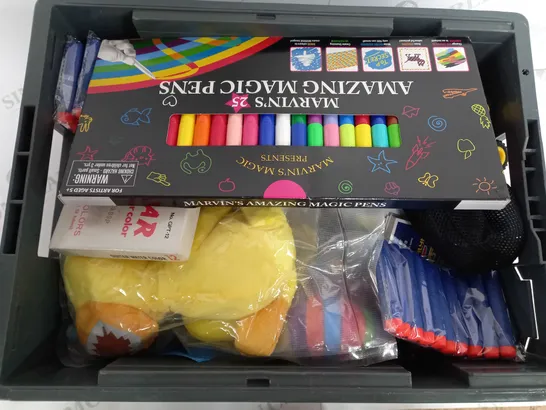 BOX OF APPROX 20 ASSORTED ITEMS TO INCLUDE - GUITAR WATER COLOURS - MARVINS MAGIC PENS - SLUGGY DUGGIE ECT 