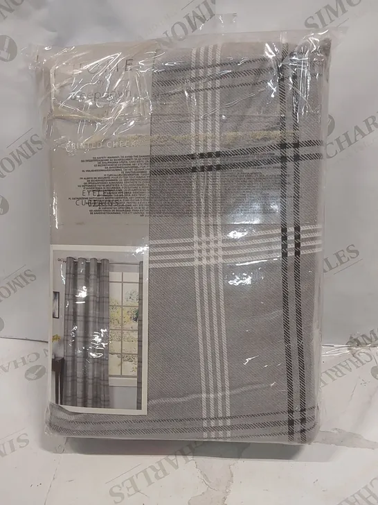 BAGGED PRINTED CHECK EYELET ROOM DARKENING CURTAINS - GREY // SIZE: 137 X 168cm