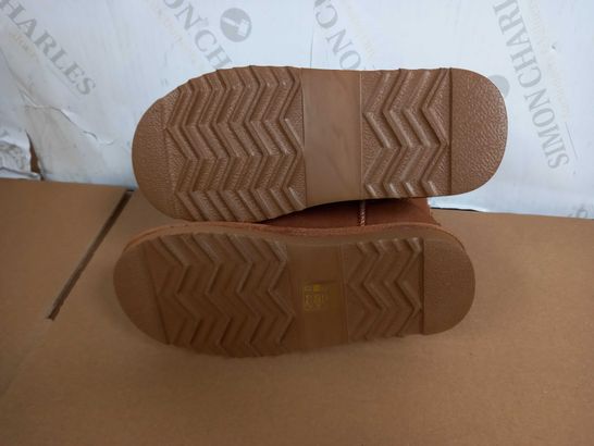 BOXED PAIR OF UGG CHILD BOOTS (BROWN, FLUFFY), SIZE 28 EU