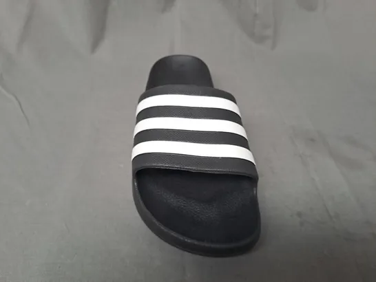 PAIR OF ADIDAS SLIDERS IN BLACK/WHITE UK SIZE 11