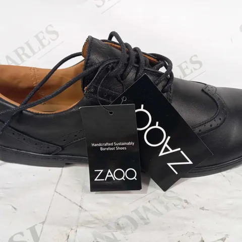 BOXED PAIR OF ZAQQ BROGUE WATERPROOF BAREFOOT SHOES IN BLACK EU SIZE 42