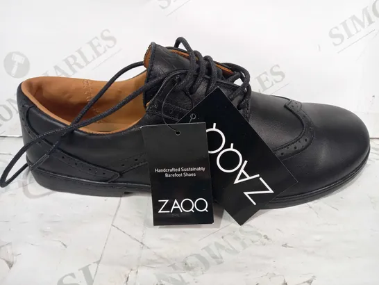 BOXED PAIR OF ZAQQ BROGUE WATERPROOF BAREFOOT SHOES IN BLACK EU SIZE 42