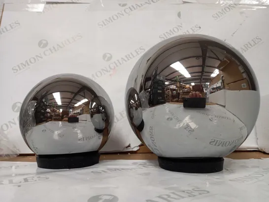 BOXED KELLY HOPPEN SET OF 2 INDOOR OUTDOOR PRELIT GLASS DECOR - REFLECTIVE ORBS