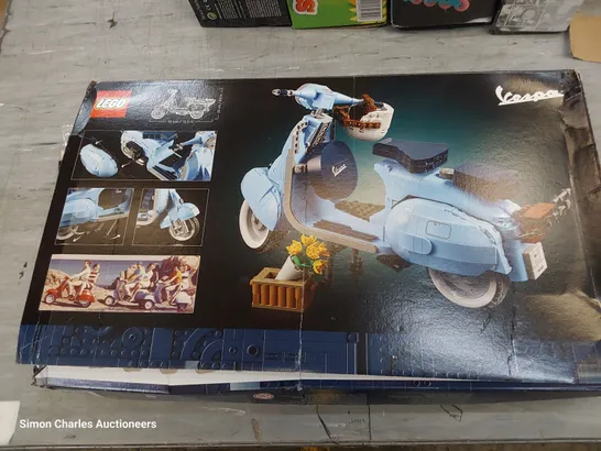 LEGO VESPA 125 SCOOTER MODEL (SET 10298) RRP £79.99