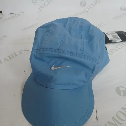 NIKE KIDS LIGHTWEIGHT SUN PROTECTOR HAT IN BLUE