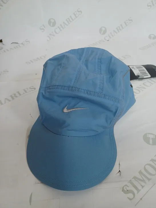 NIKE KIDS LIGHTWEIGHT SUN PROTECTOR HAT IN BLUE