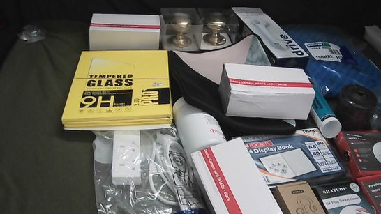 BOX OF ASSORTED HOMEWARE ITEMS TO INCLUDE EXTENSION BLOCK, SHOWER SUCTION CUP HANDLE, DECOY SECURITY CAMERAS 