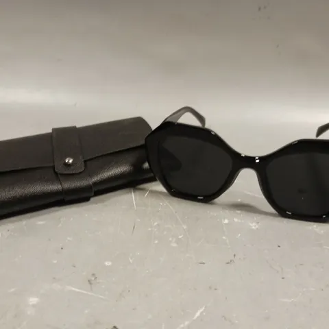 PRADA BLACK FRAME SUNGLASSES 