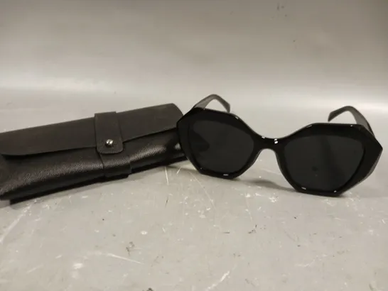 PRADA BLACK FRAME SUNGLASSES 