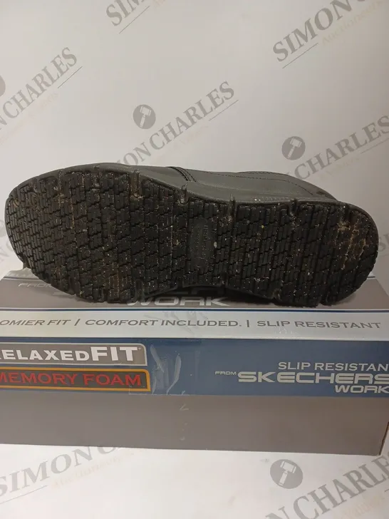 BOXED SKECHERS DOUBLE GORE SHOES, BLACK - SIZE 7