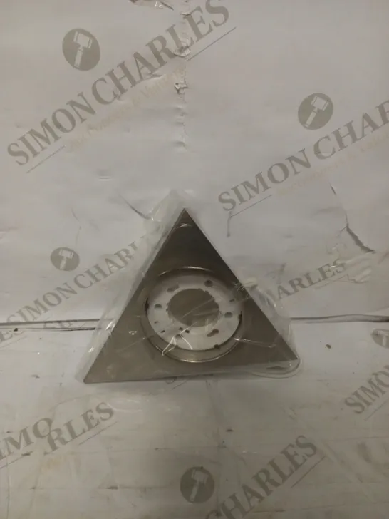 LOT TO CONTAIN 4 X LL STEEL TRIANGLE DOWNLIGHTS 240V 50HZ MAX 9W