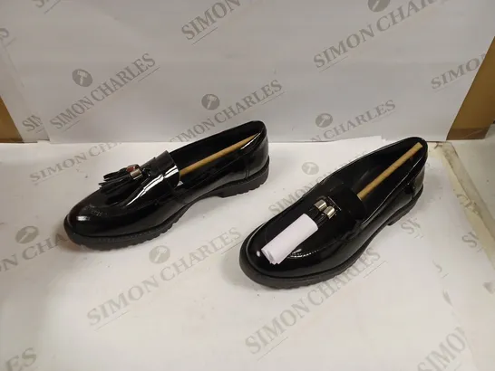 KICKERS LACHLY LOAFER TASSLE BLACK SIZE 38 