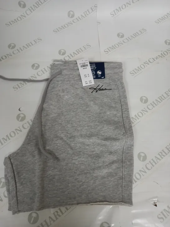 HOLISTER FLEECE SHORTS SIZE M