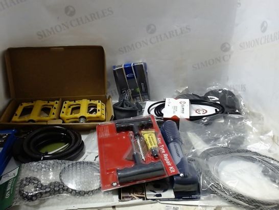 LOT OF ASSORTED ITEMS TO INCLUDE; BICYCLE PEDALS, INNER TUBES, PUMPS ETC 