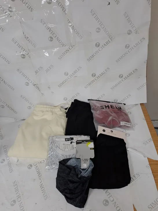 BOX OF ASSORTED CLOTHING TO INCLUDE JOGGERS, LEGGINGS, TOPS ETC