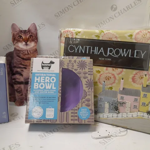 LOT OF APPROX 5 ASSORTED HOUSEHOLD ITEMS TO INCLUDE HOUSES ORNAMENT, HOWND HERO DOG BOWL, CYNTHIA ROWLEY KING DUVET SET, 