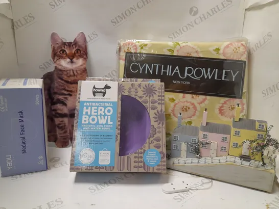 LOT OF APPROX 5 ASSORTED HOUSEHOLD ITEMS TO INCLUDE HOUSES ORNAMENT, HOWND HERO DOG BOWL, CYNTHIA ROWLEY KING DUVET SET, 