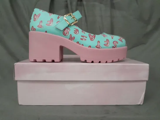 BOXED PAIR OF MELANIE MARTINEZ X KOI PLATFORM BLOCK HEEL SHOES IN CYAN/PINK SIZE 6