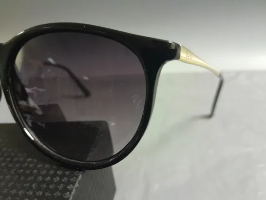 BOXED PAIR OF RAY BAN TECH GLASSES