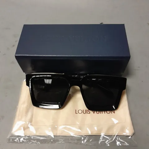 LOUIS VUITTON CHUNKY FRAMED GLASSES IN CASE