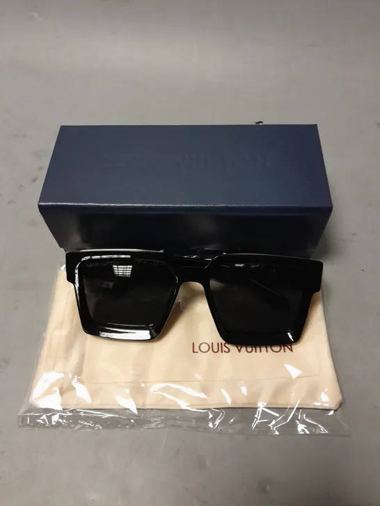 LOUIS VUITTON CHUNKY FRAMED GLASSES IN CASE