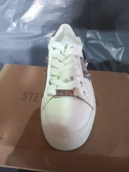 BOXED STEVE MADDEN ESCALA WHITE AND SILVER SNEAKERS SIZE 37