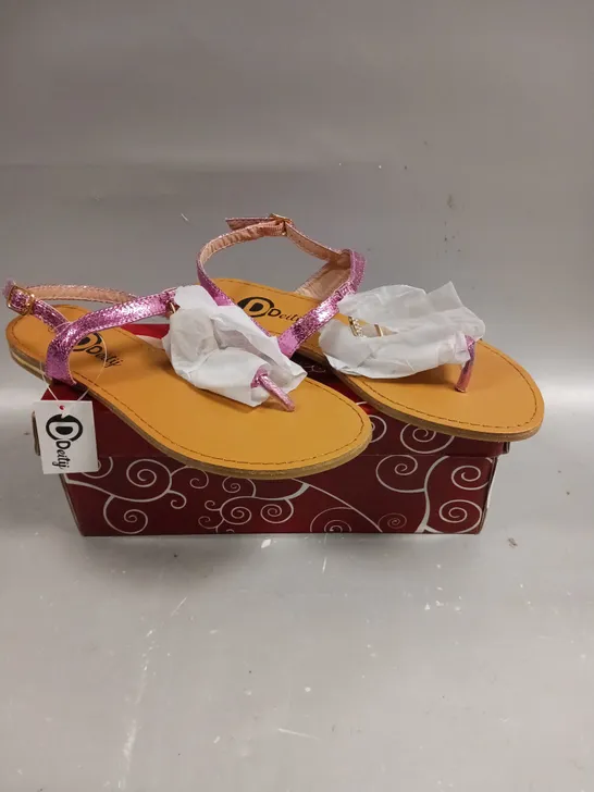 BOXED PAIR OF DEITY SANDLES IN PINK - SIZE 3