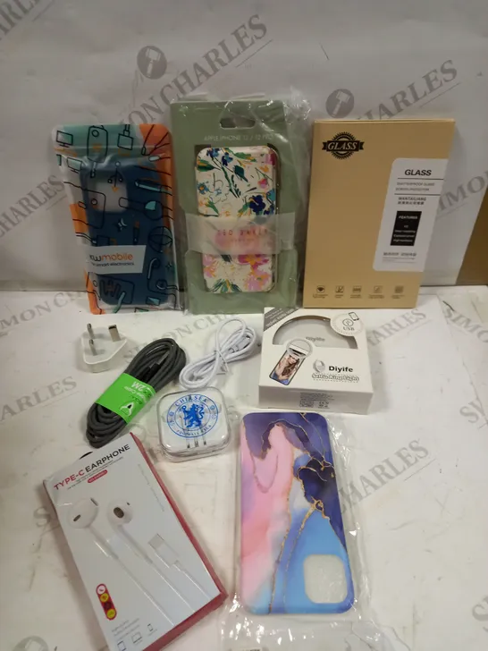 BOX OF APPROXIMATELY 30 ASSORTED PHONE/TABLET ACCESSORIES TO INCLUDE SELFIE RING LIGHT, TED BAKER IPHONE 12 CASE, TYPE-C EARPHONES ETC 