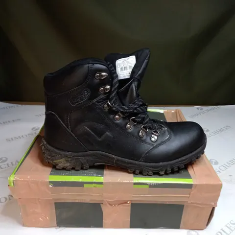 BOXED GELERT MENS LEATHER BOOTS SIZE 10