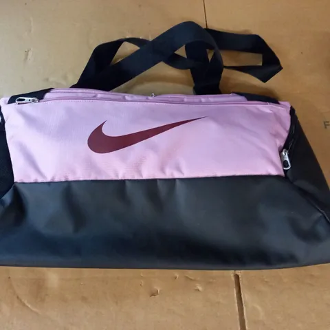 NIKE PINK/BLACK 41 LITRE BAG