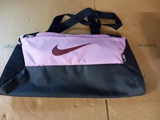 NIKE PINK/BLACK 41 LITRE BAG