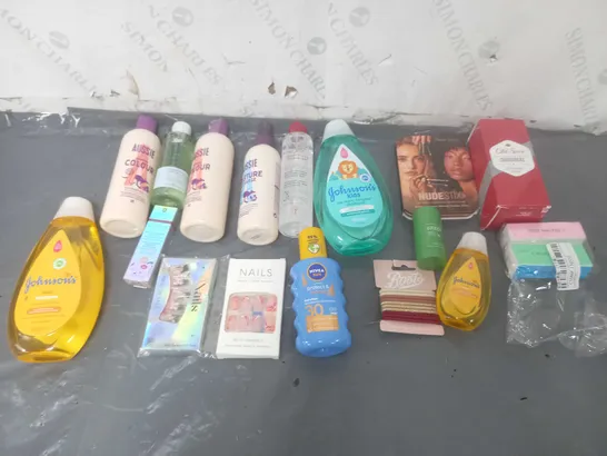 APPROXIMATELY 20 ASSORTED COSMETIC PRODUCTS TO INCLUDE JOHNSON BABY SHAMPOO, AUSSIE MOISTURE RECHARGE, AND NUDESTIX ETC.