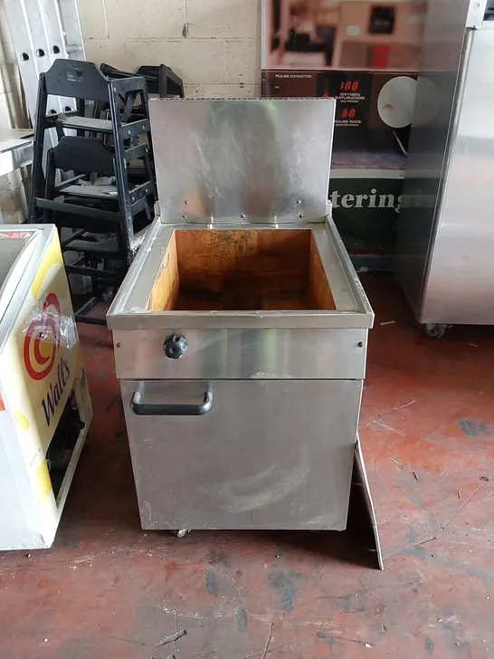 COMMERCIAL WINTERHALTER GAS FRYER 