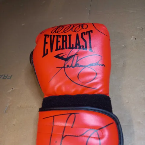 SIGNED ANTHONY JOSHUA SIGNED BOXING GLOVE