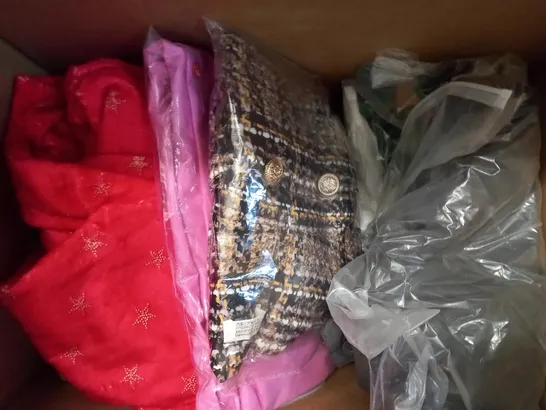 BOX OF APPROXIMATELY 10 ASSORTED CLOTHING AND FASHION ITEMS OF VARIOUS COLOURS AND STYLES