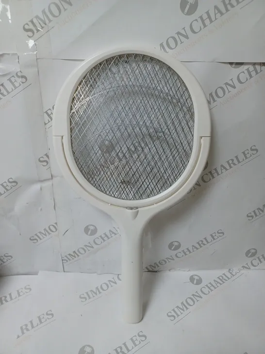 BOXED ELECTRIC FLY SWATTER IN WHITE