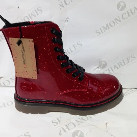 BOXED PAIR OF HEAVENLY FEET BOOTS IN RED GLITTER EFFECT UK SIZE 7