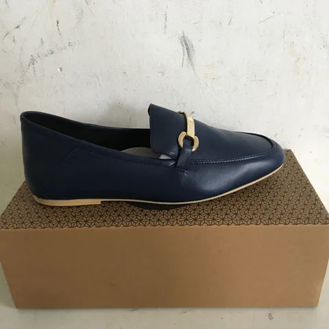 BOXED PAIR OF SIZE 38.5 CALLA NAVY SHOES