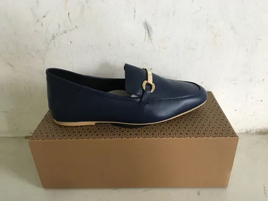 BOXED PAIR OF SIZE 38.5 CALLA NAVY SHOES