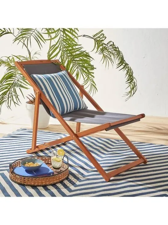 BOXED GRADE 1 ROMA/LINGFIELD DECK CHAIR