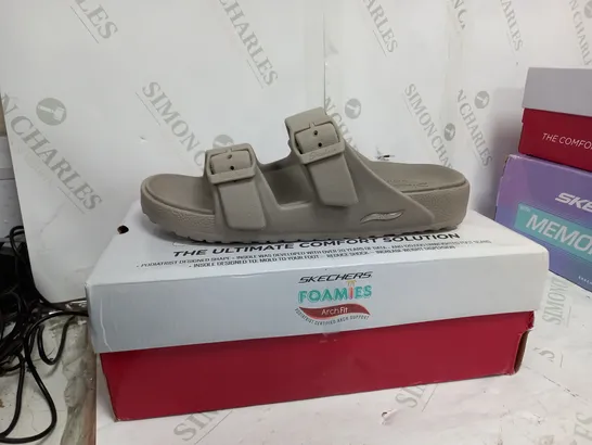 BOXED PAIR OF SKECHERS ARCH FIT FOAMIES SLIDE SANDALS IN DARK TAUPE SIZE 6