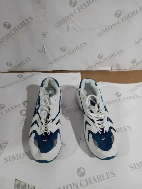 UNBOXED PAIR OF NIKE AIR MAX BLUE/WHITE UK 7