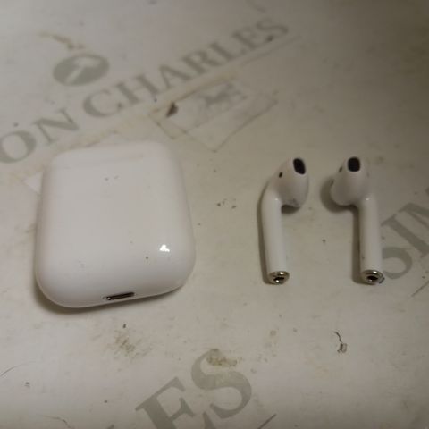 APPLE AIRPODS WITH CHARGING CASE 