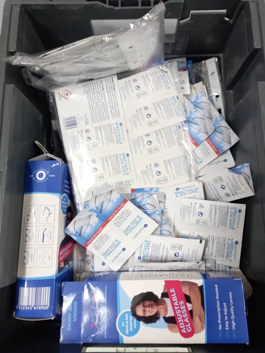 BOX OF VARIOUS PRESCRIPTION/SUN GLASSES CLEANING WIPES 