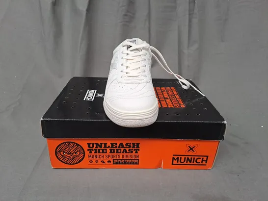 BOXED PAIR OF MUNICH SHOES IN WHITE UK SIZE 6