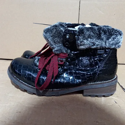 RIEKER HIKING BOOT BLACK CROC SIZE 8