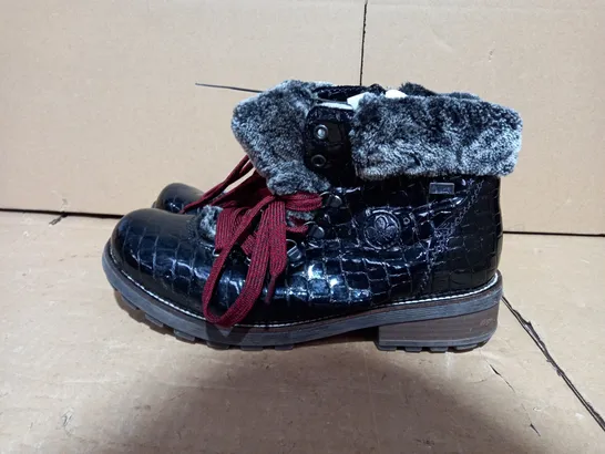 RIEKER HIKING BOOT BLACK CROC SIZE 8